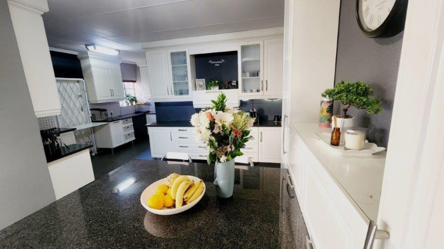 To Let 3 Bedroom Property for Rent in Safari Gardens North West